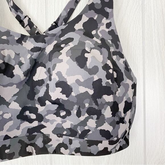 Athleta | Gray Scale Animal Print Advance Sports Bra Size 36D - Picture 3 of 11